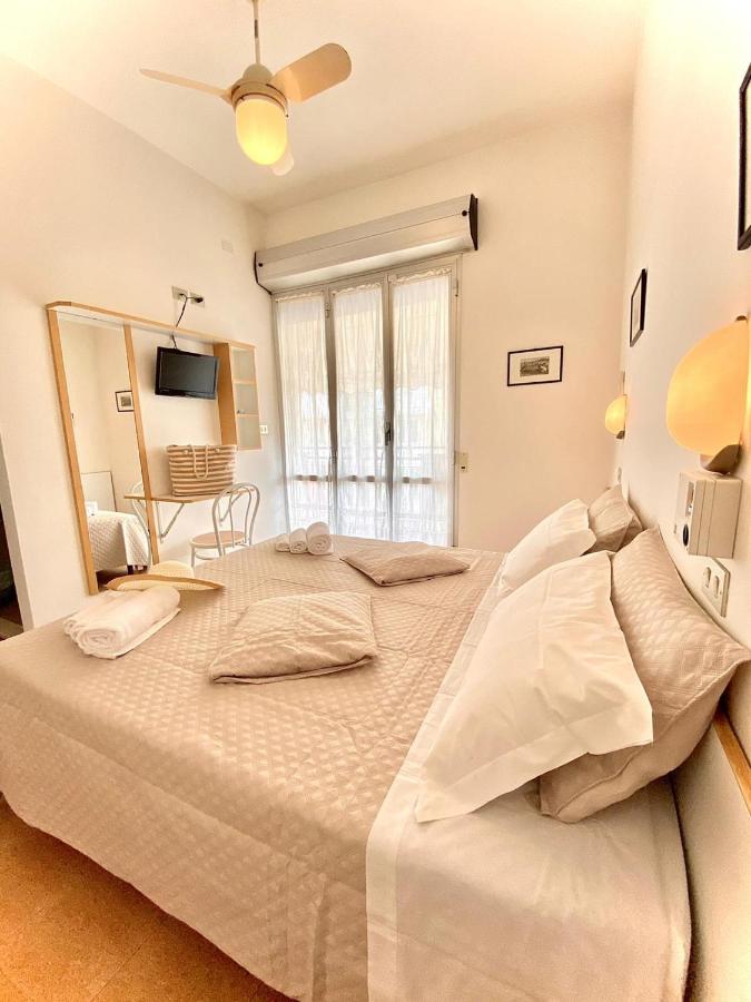 Albergo Sabrina Ріміні Екстер'єр фото