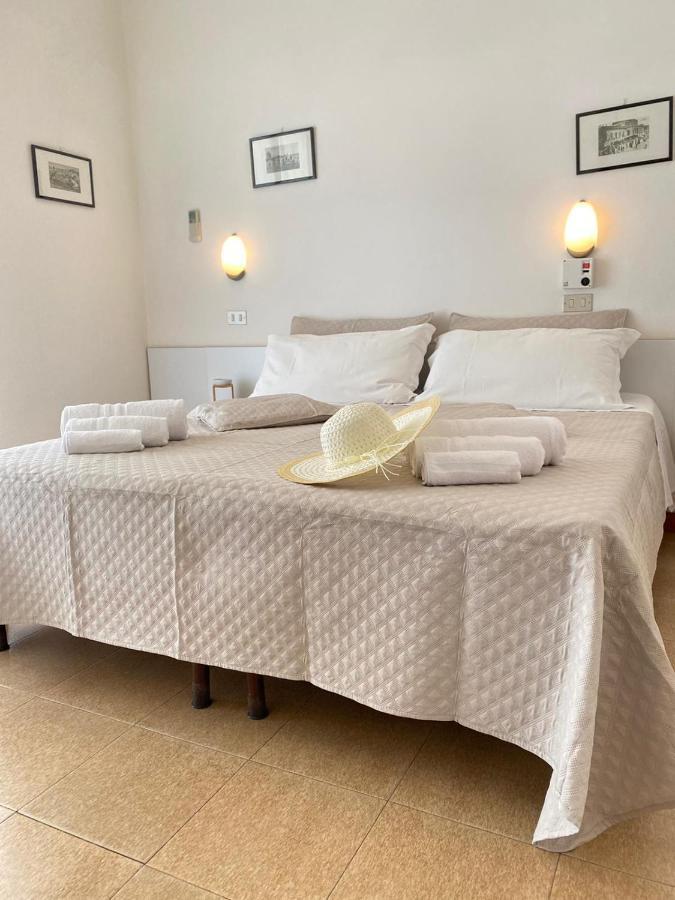Albergo Sabrina Ріміні Екстер'єр фото
