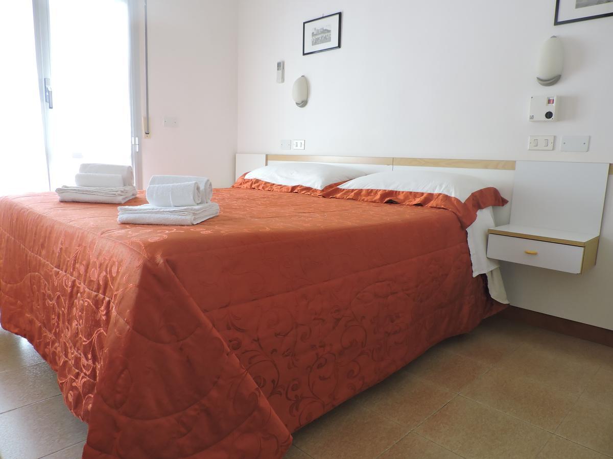 Albergo Sabrina Ріміні Екстер'єр фото