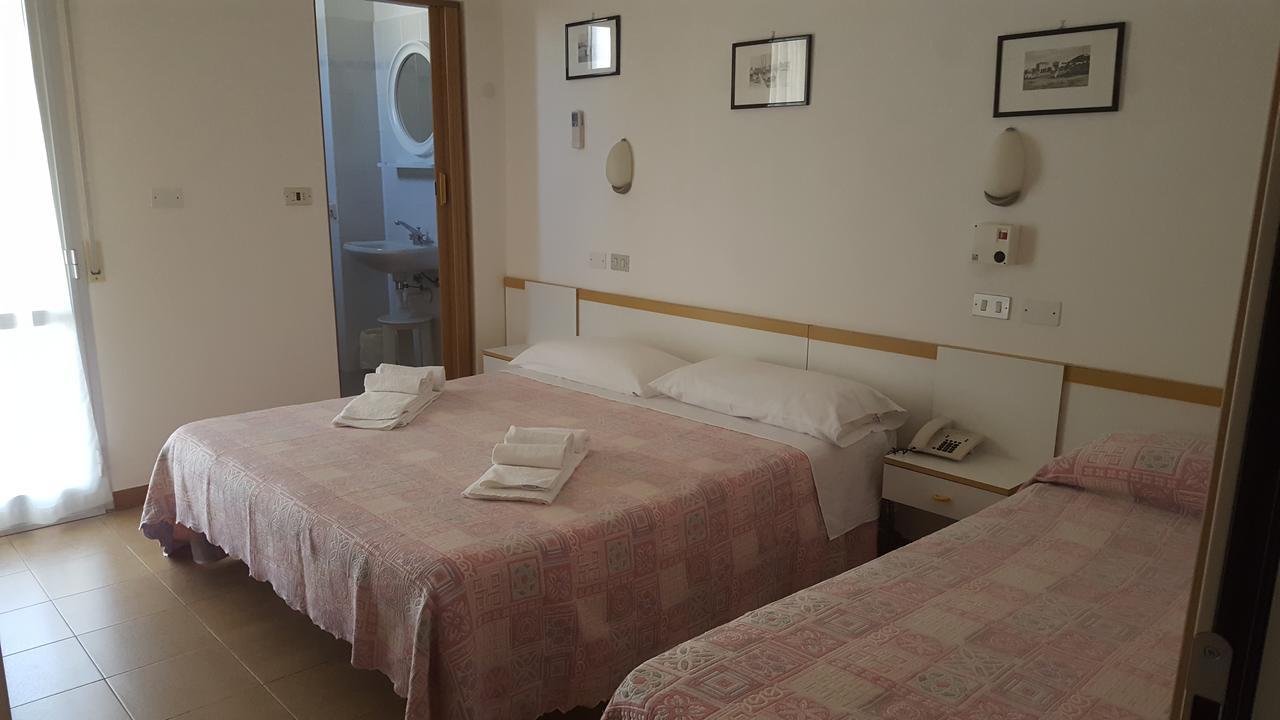 Albergo Sabrina Ріміні Екстер'єр фото