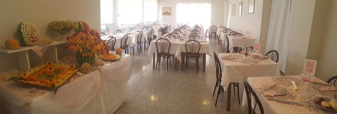 Albergo Sabrina Ріміні Екстер'єр фото